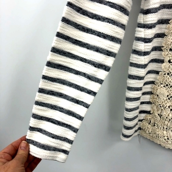 Cupio Women’s Blue White Striped Top W/ Crochet RN# 73163 Long Sleeve Lace - Picture 3 of 9